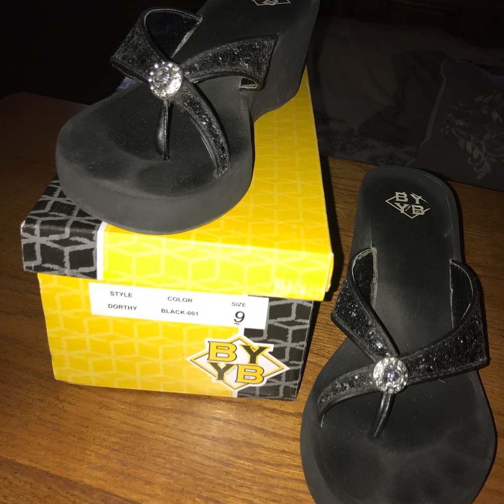 BYYB Dorthy Wedge Flip Flop Sandal Size 9